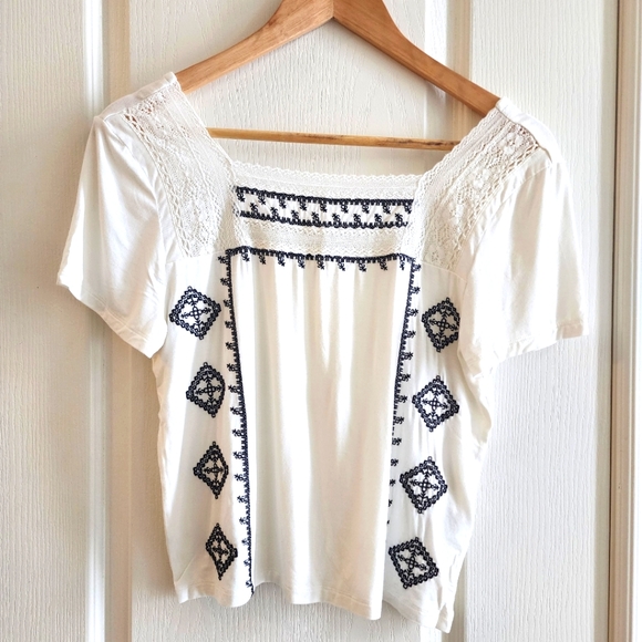 🎉3/$39 AE Soft & Sexy Embroidered Top - Picture 2 of 9